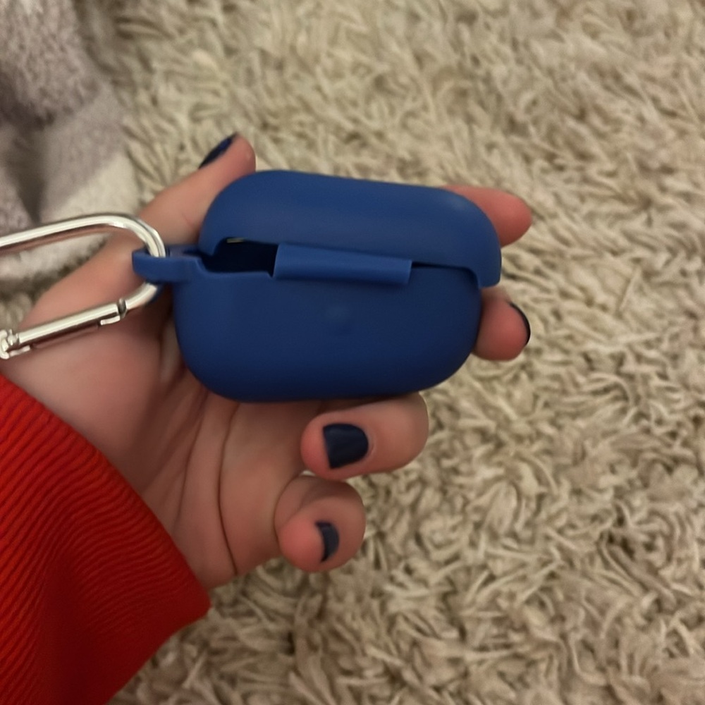 airpod case - Picture 2 of 3